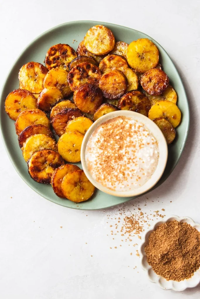 🍌 Sweet Plantains with Cinnamon, a delicious twist to a classic