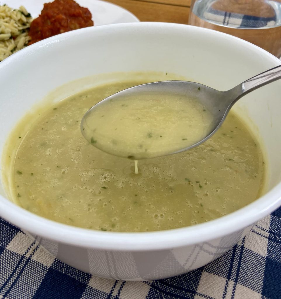 CREAMY ZUCCHINI & SPINACH SOUP